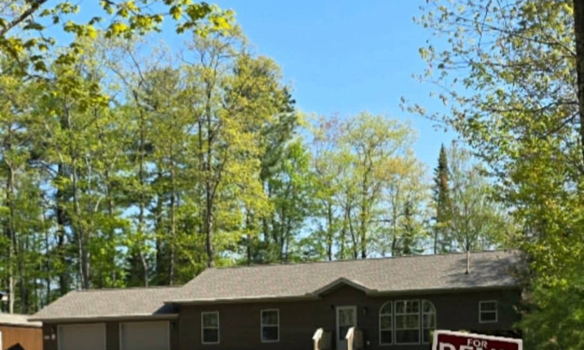 Hayward House | The Gathering Place, 3 BR sleeps 8, Near Hayward close to lakes and trails.