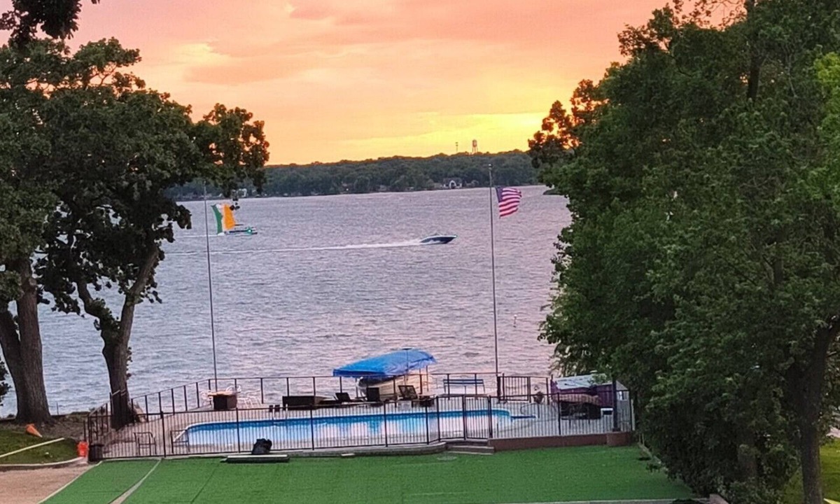 Fox Lake Condo | The Grand View on Pistakee Lake | Pool, Pier & Stunning Panoramic Lake Views