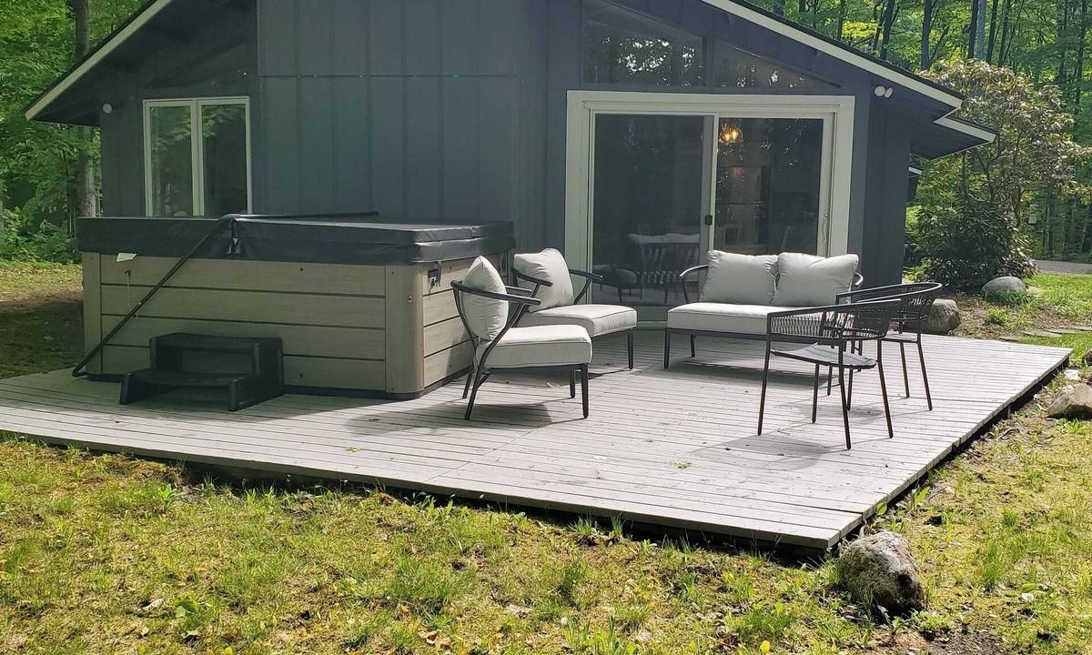 Harbor Springs House | The Maple House: Quiet Updated Home, Minutes to Premier Golf, Skiing, and Trails