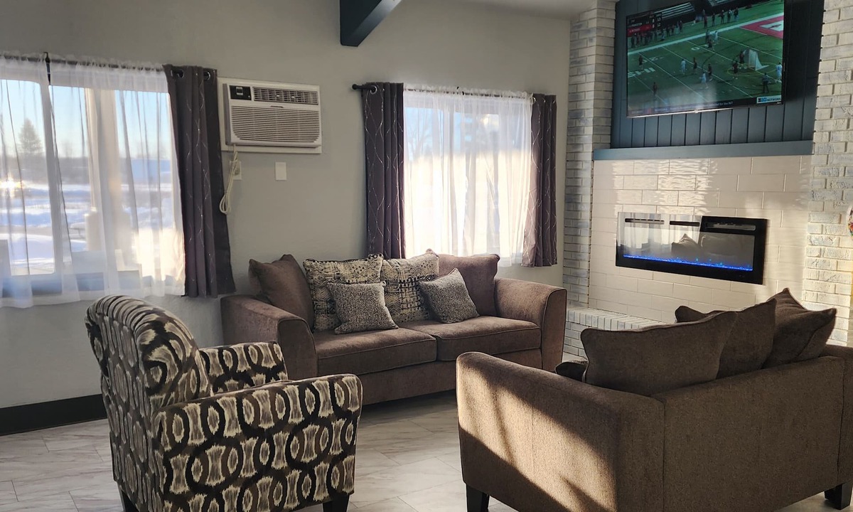 Sheboygan Falls Hotel | The Oasis Hotel & Bar
