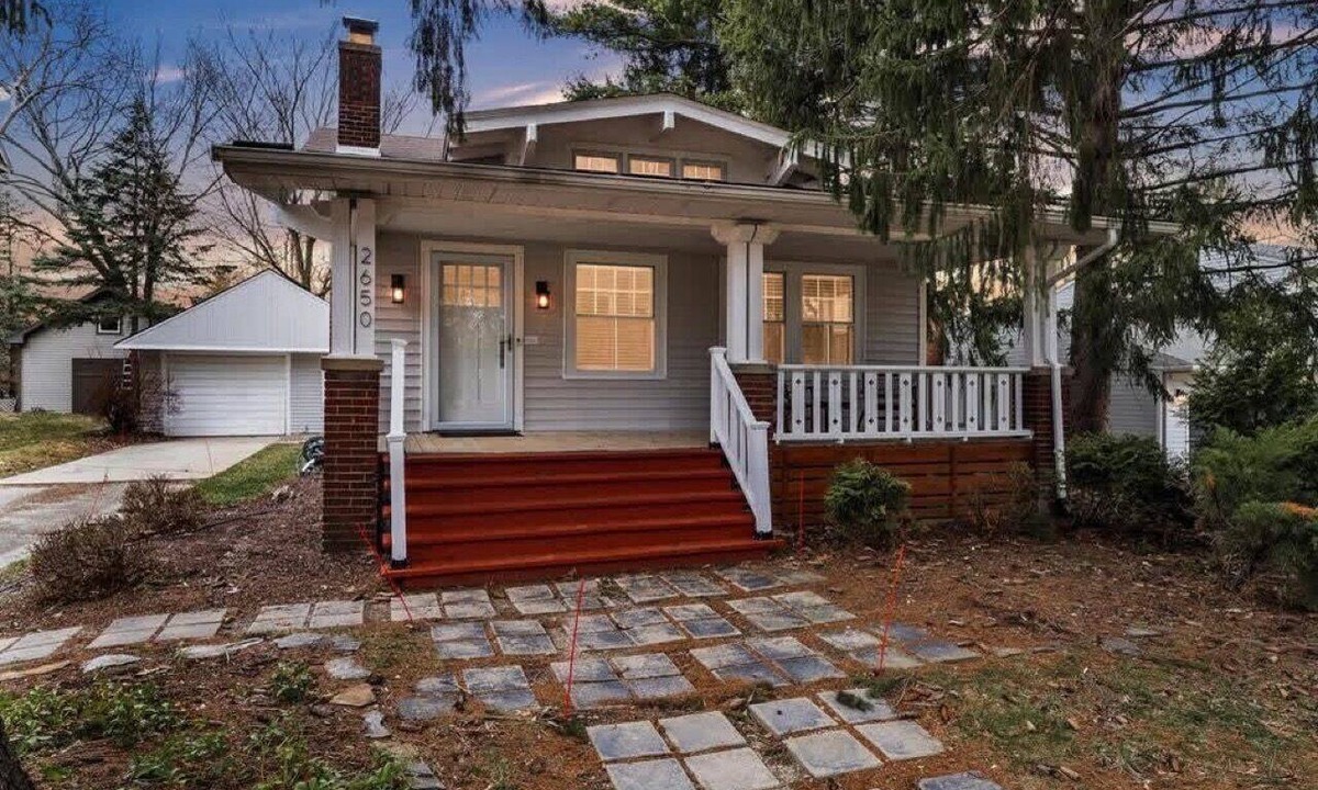Bryant Pattengill East House | The Vellonia - Ann Arbor Cottage. Cozy 2-bedroom 3 beds at unique place