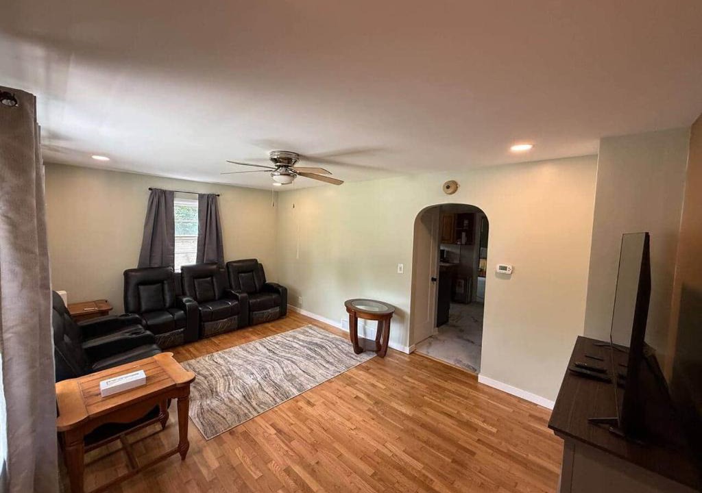 Bridgman House | The Vineyard House | Spacious Home Near Wine, Beer & Lake MI