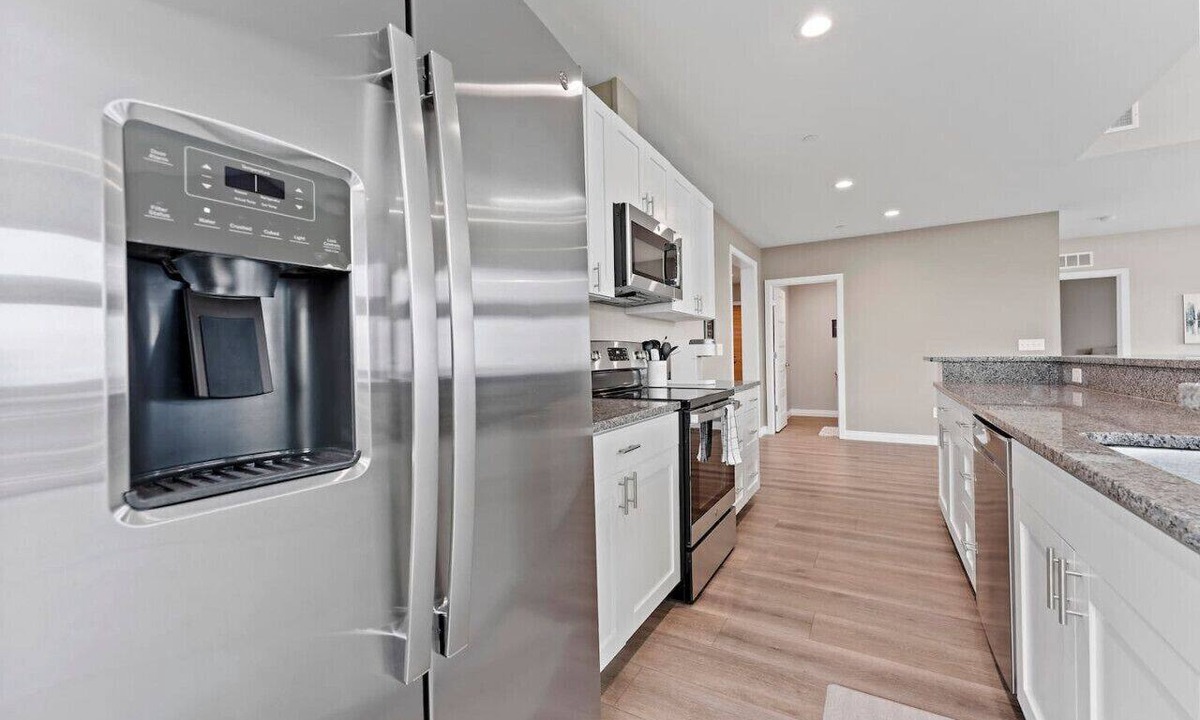 Wyandotte Apartment | The W Loft Penthouse with Pool Gym 2 Balconies
