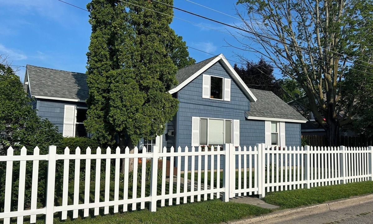 Traverse City House | Traverse City Charmer – 30 Steps to the Bay & Walkable to Downtown
