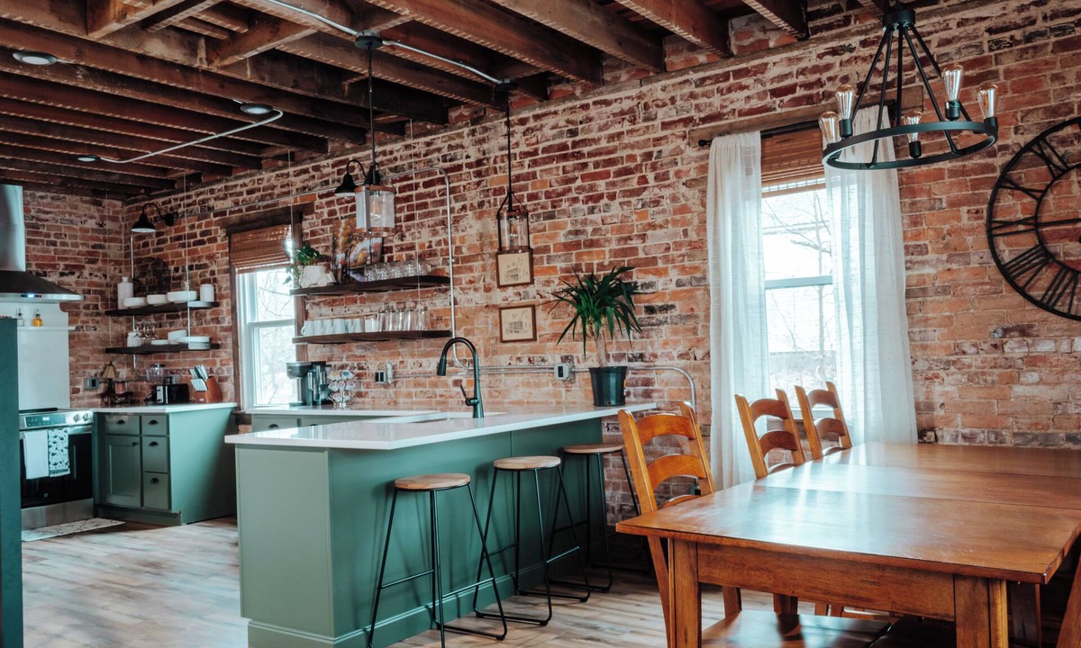 Bourbon House | Twin Bricks Railhouse near Route 66