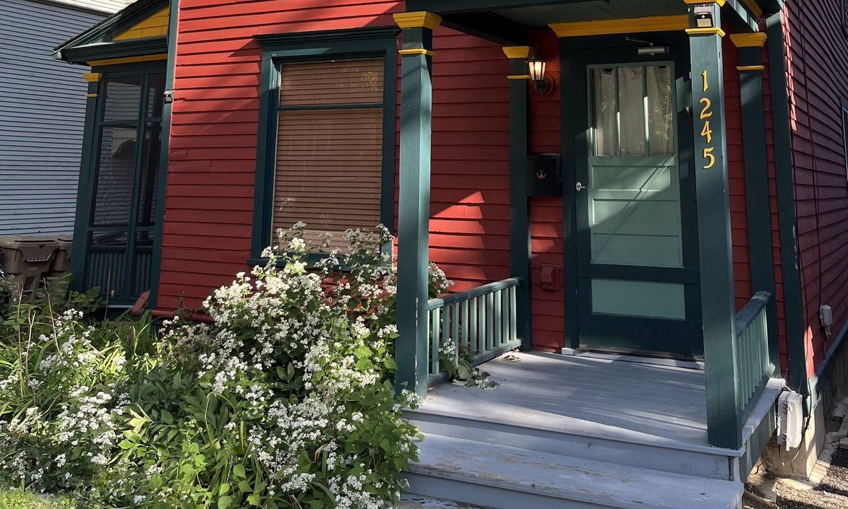 Marquette House | Updated 3 bedroom in the heart of Madison