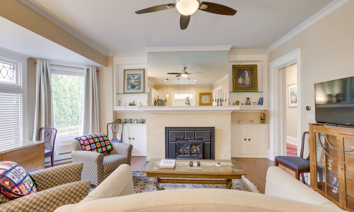 Sheboygan House | Updated Sheboygan Home w/Porch < 1 Mi to Beach