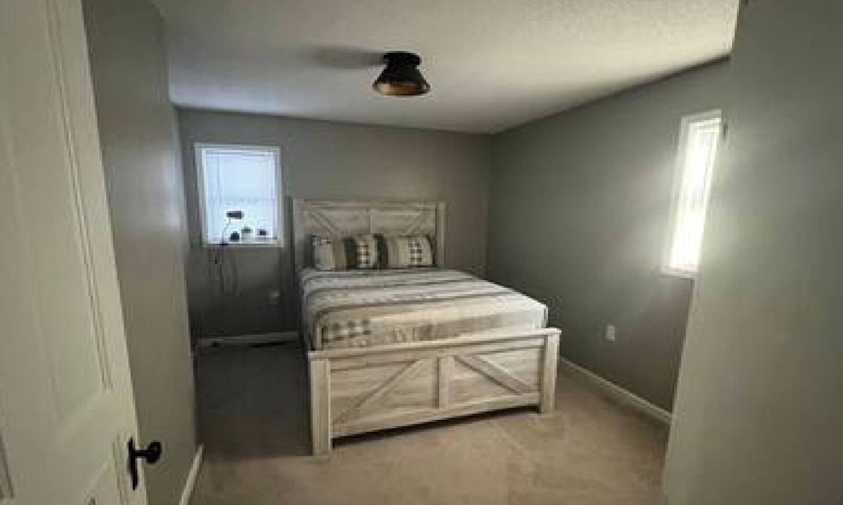 Marshland Apartment | Vacation home in Fountain City, steps from Mississippi River