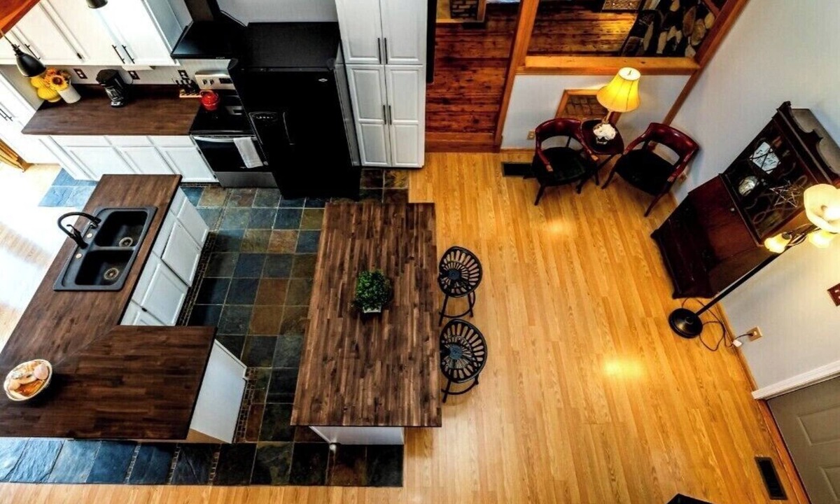 Niles House | Visually stunning 3bedroom Modernized Country home with a Loft, Hot tub and Pool