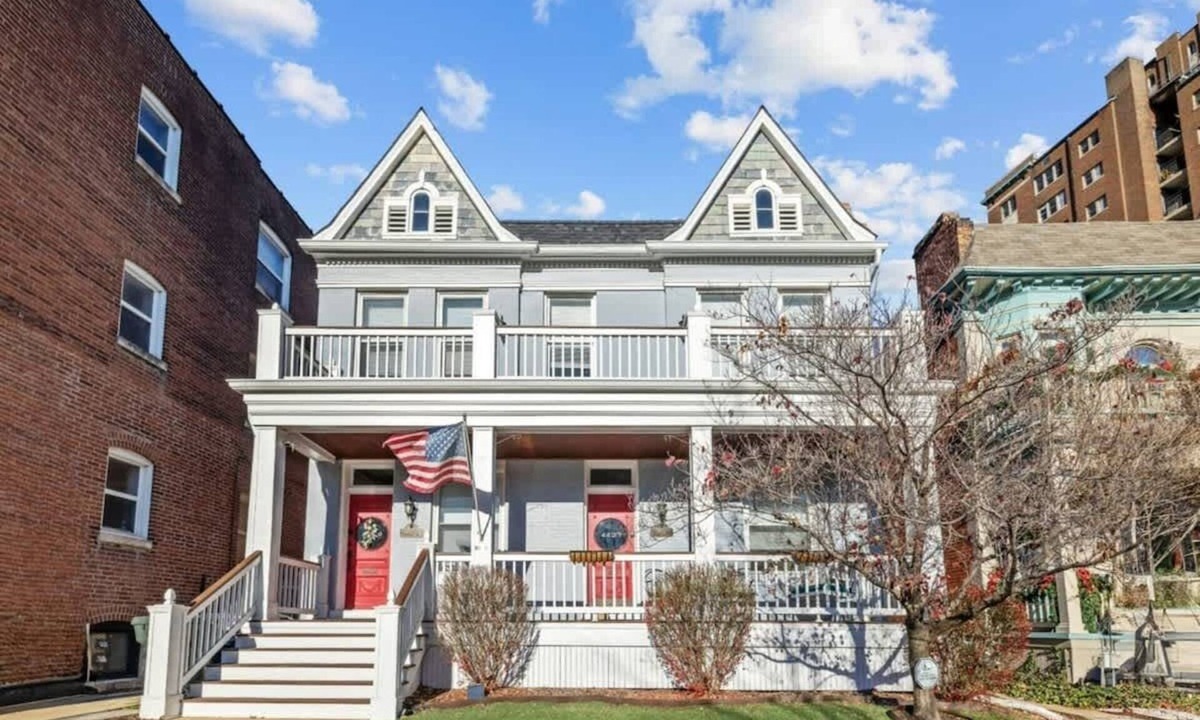 Central West End House | Walk to Forest Park | Fire Pit & Porch Swing