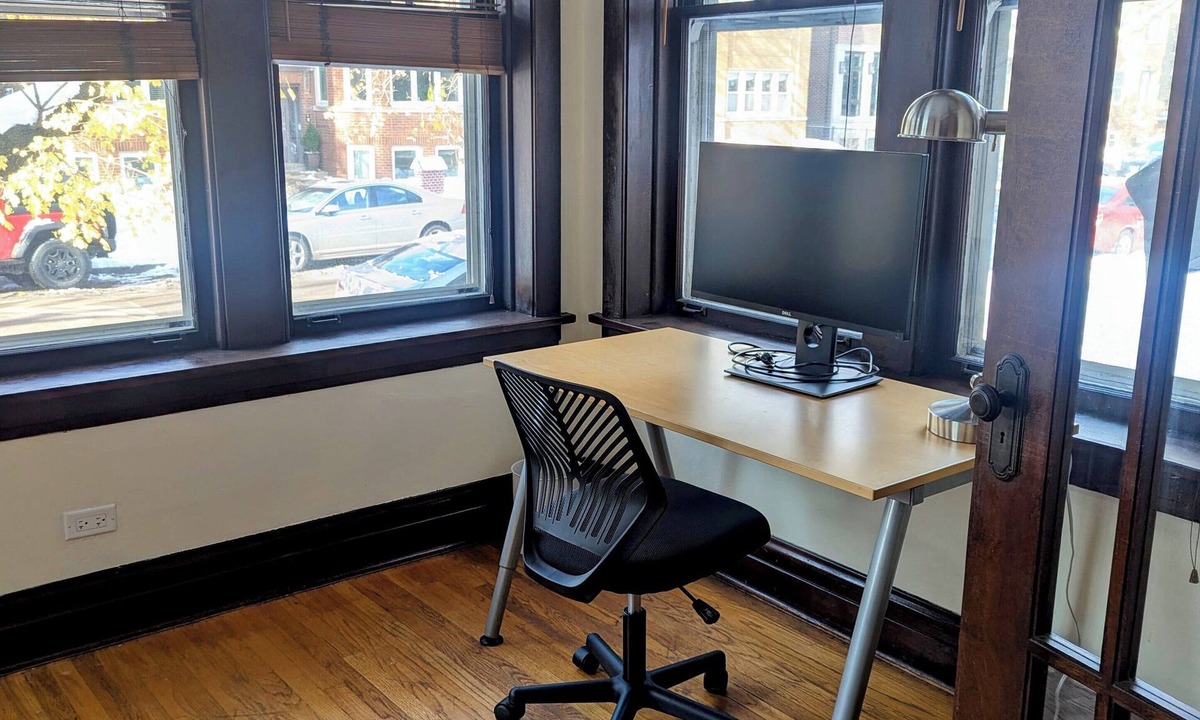 North Center Apartment | Warm Modern 2BR Walkable Roscoe Village