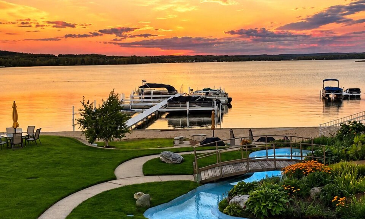 Conway Condo | Waterfront Escape on Crooked Lake - Kayaks & Boat Slip. Near Boyne Highlands!