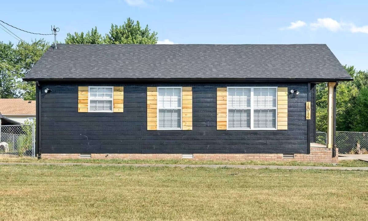 Oak Grove House | Welcome to The Honeycomb - Stylish 2 BR near Ft. Campbell & Oak Grove Casino