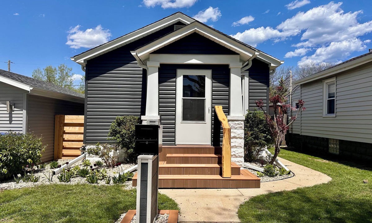 Bay View House | Welcome to this adorable ranch in Bay View, featuring large fenced in backyard!
