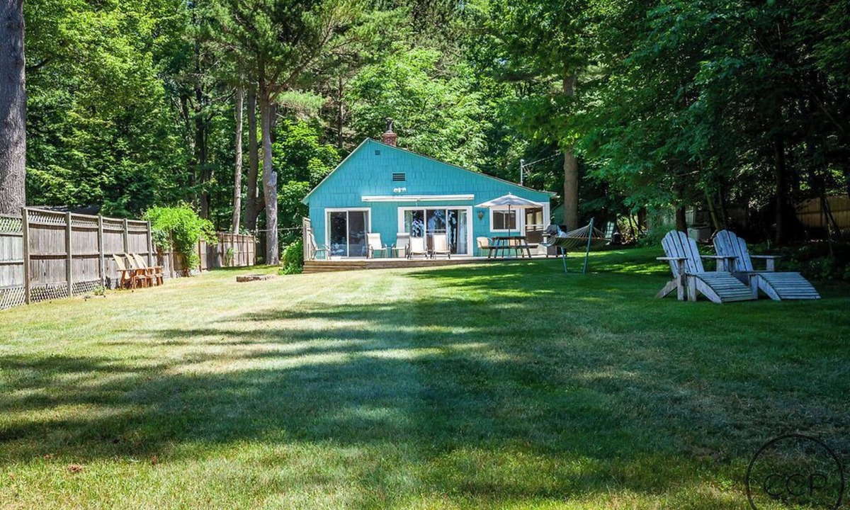 Montague Cottage | White Pines Cottage on Lake Michigan
