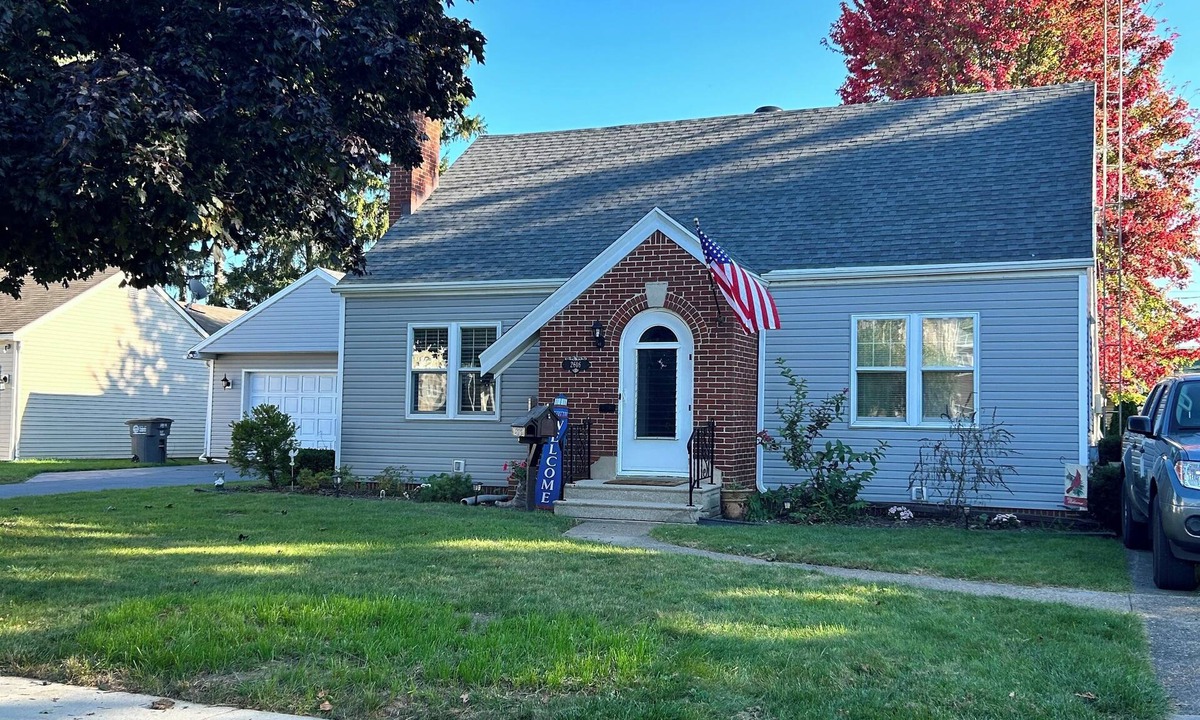 Toledo House | Wonderful 2 bedroom house with AC in charming Point Place. Families welcome.