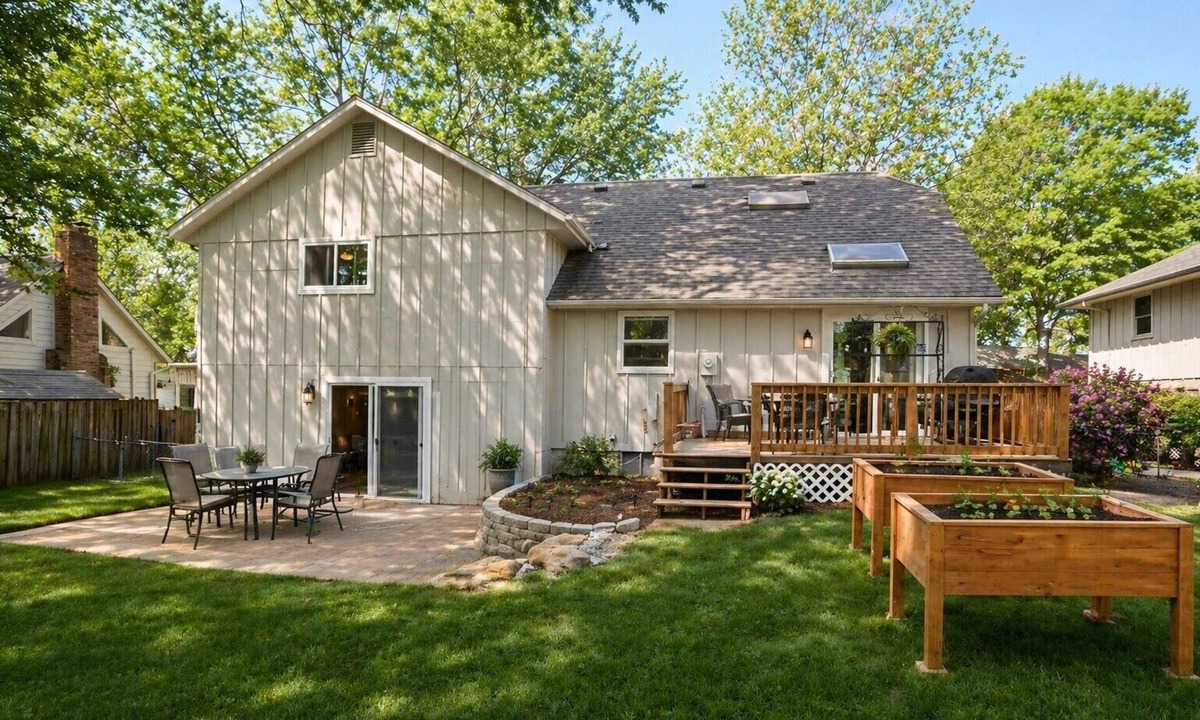 Shawnee House | World Cup Ready 4BR Home/Garage Parking/30 Min to KC Stadium/Sleeps 8