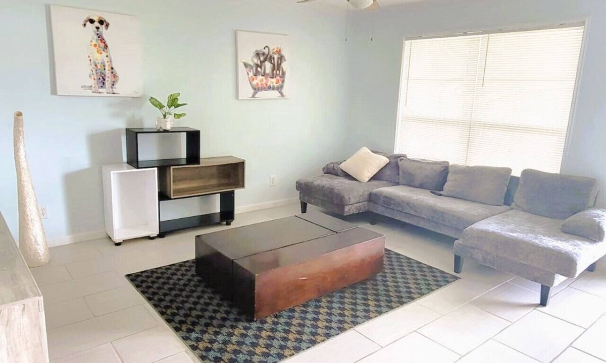 Iowa Apartment | Your Chillax Cozy Spot to Unwind n Recharge - HAR4