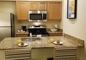 2 Spacious Units! w/ Kitchen, Parking, Pets Allowed, Close to Memphis Zoo!