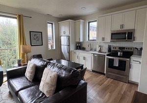 Charming TC Condo | Minutes to Wineries & Waterfront | Capri 316