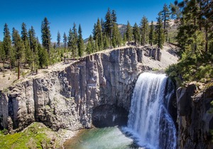 Convenient mountain getaway with views & on-site golf - near skiing in Mammoth Lakes