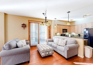 Convenient mountain getaway with views & on-site golf - near skiing in Mammoth Lakes