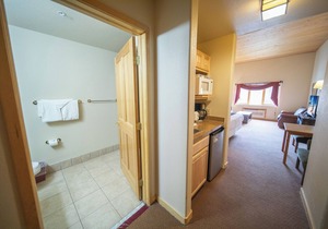 Cozy Studio, Perfect for A Summer Getaway! in Keystone