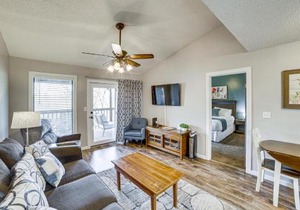 Family-Friendly Condo: 1 Mi to Silver Dollar City!