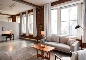 FRONTDESK Spacious 2 BR Apt in Downtown STL in Saint Louis