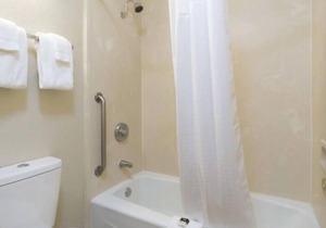 Group Theme Park Adventure! 2 Spacious Units, Free Shuttle, Restaurant, Pool in Orlando