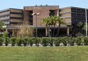 Group Theme Park Adventure! 3 Spacious Units, Near Sleuths Dinner Show, Restaurant, Pool in Orlando