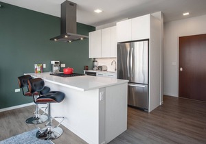 Lux River North 1BR w/Gym, W/D, BBQ, Pool, near Mag Mile, by Blueground