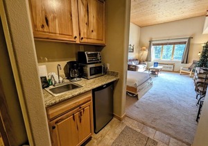Studio, Summer Getaway | Walk to Events in Keystone