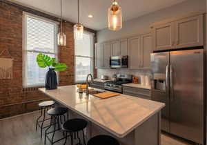 ZANGO: Explore OTR/Downtown from a Renovated Condo in Cincinnati