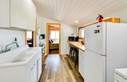 Prudenville House | 0.3 Mi to Houghton Lake: Fire Pit, Grill & Yard!