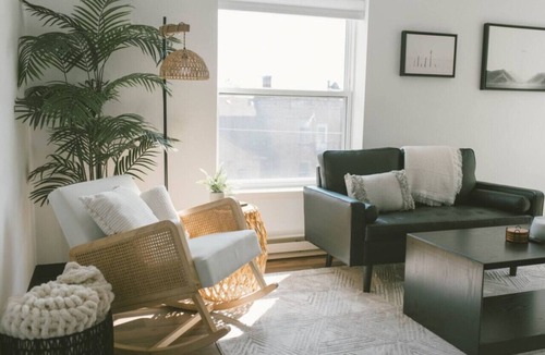 East Hillside Apartment | 1.5 Blocks from the Lakewalk, Near Restaurants and Brews