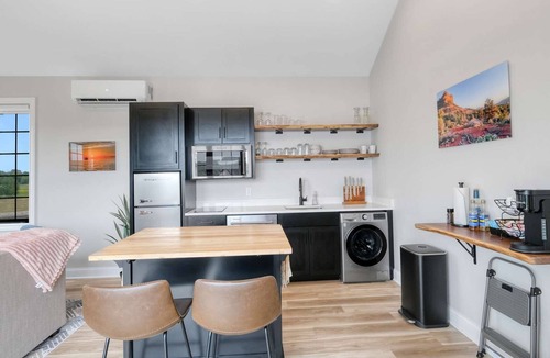 Ottawa House | 1 Bedroom, 1 Bath Rooftop retreat.