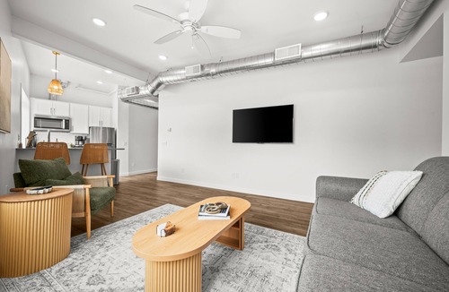 Bridgman Hotel | 1 BR King Suite - Freshwater Inn - Bridgman, MI