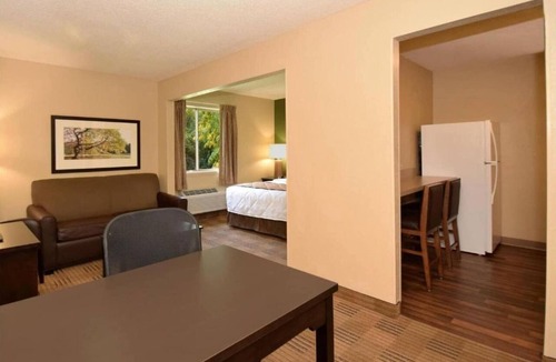 Mishawaka Apartment | 1 King Bed | Non-Smoking, Kitchen, Shower