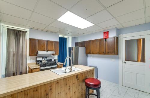 Galesburg Apartment | < 1 Mi to Main St: Quiet Apartment in Galesburg!