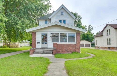 Galesburg Apartment | < 1 Mi to Main St: Quiet Apartment in Galesburg!