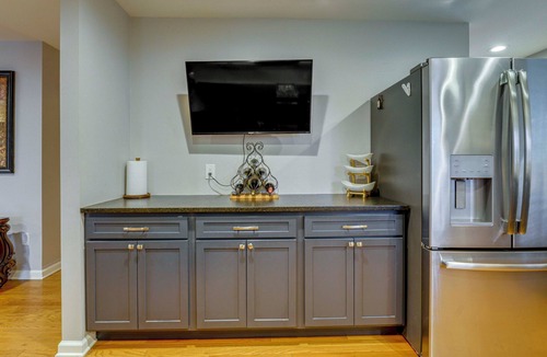 Auburn Hills House | < 1 Mi to Oakland University: Cozy Retreat w/Yard