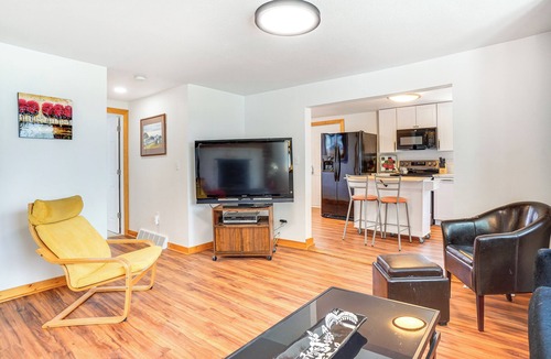 Two Rivers Cottage | 1 Mi to Shore: Lake Michigan Retreat w/Game Room!