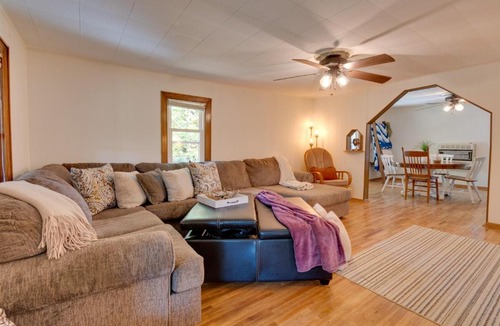 Toledo House | 10 min to Elmarra River: Pets Welcome!