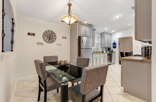 Little Woods House | 10 minutes from Downtown! Cozy Family Home with Pool