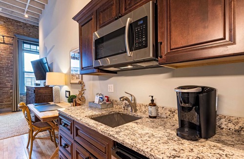 West Dundee Apartment | 124 Lofts #1 - Downtown Dundee - Walk to Dining