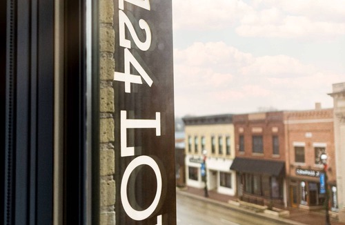 West Dundee Apartment | 124 Lofts #1 - Downtown Dundee - Walk to Dining