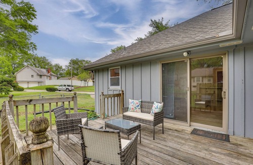 Blue Springs House | 13 Mi to Arrowhead: Family-Friendly Home w/Yard