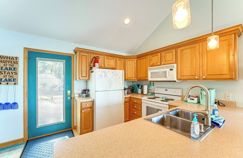 Grand Junction Cottage | 13 Mi to South Haven: Lakefront Retreat w/Dock!