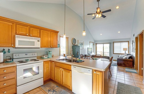 Grand Junction Cottage | 13 Mi to South Haven: Lakefront Retreat w/Dock!